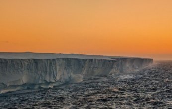كارثة بيئية غير مسبوقة: القطب الشمالي يسجل أدنى مستوى جليدي في التاريخ