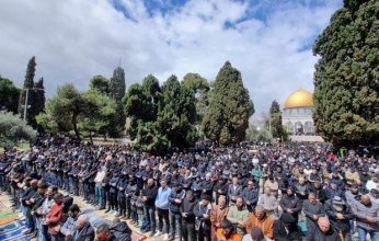 بالصور.. نحو 80 ألف مصل يؤدون صلاة الجمعة الثالثة من شهر رمضان في «الأقصى»