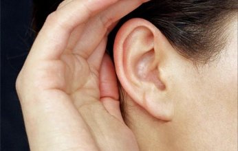 دراسة حديثة: النساء يتمتعن بحساسية سمع أعلى من الرجال