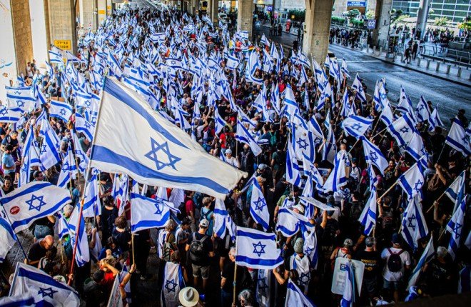 آلاف الإسرائيليين يخرجون في مظاهرات حاشدة بالقدس ضد حكومة نتنياهو آلاف الإسرائيليين يخرجون في مظاهرات حاشدة بالقدس ضد حكومة نتنياهو