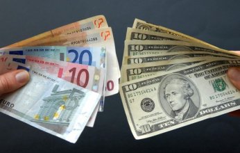 اليورو يسجل أعلى مستوى مقابل الدولار في أربعة أشهر.. ماذا يحدث؟