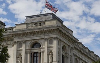 بريطانيا ترفع العقوبات عن 24 كيانا سوريا منها البنك المركزي