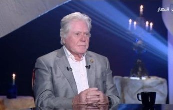 ناس كتير بتتخلع | بالفيديو.. حسين فهمي يعلق على خلع زوجته السعودية له في المحكمة