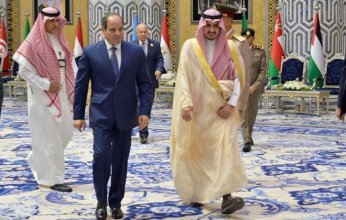 السيسي يستقبل القادة العرب في مستهل القمة العربية الطارئة لبحث تطورات غزة.. فيديو