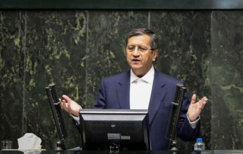 البرلمان الإيراني يحجب الثقة عن وزير الاقتصاد والمالية.. ما الأسباب والتفاصيل؟