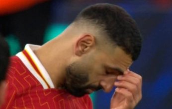 صلاح يبكي متأثرا بخسارة ليفربول أمام باريس سان جيرمان