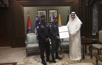 الكويت.. رئيس الوزراء بالإنابة يكرّم وكيل ضابط نواف النصار لدوره في كشف تلاعب نتائج السحوبات