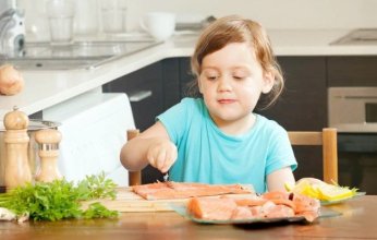 دراسة حديثة: تناول السمك بانتظام يعزز السلوك الاجتماعي لدى الأطفال