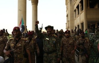 البرهان يبحث مع وفد سعودي دعم إعادة إعمار السودان وسط تصاعد العمليات العسكرية