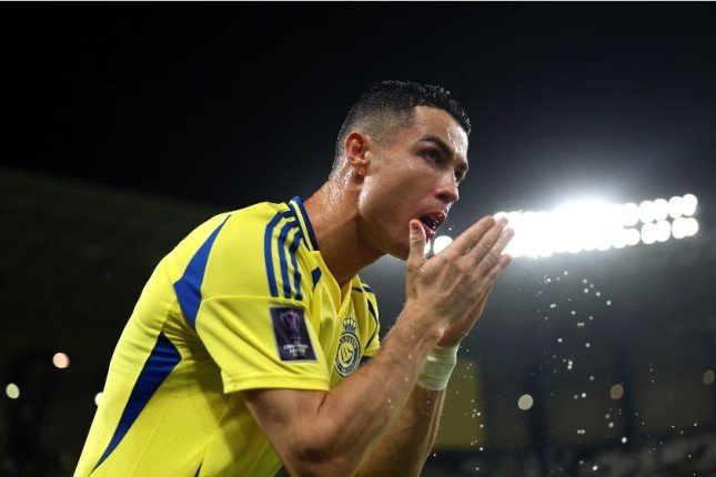 رونالدو يهنيء سيدات النصر بعد تحقيق الدورى السعودي رونالدو يهنيء سيدات النصر بعد تحقيق الدورى السعودي