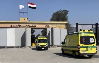 وصول 42 مصابًا فلسطينيًا و58 مرافقًا عبر ميناء رفح البري لتلقي العلاج في مصر