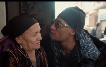 "مدفع رمضان".. سيدة عجوز تحلم بإجراء عملية جراحية ومحمد رمضان يحقق أمنيتها (فيديو)