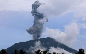 إندونيسيا تواجه نشاطًا بركانيًا متزايدًا.. إلغاء رحلات جوية وتوسيع مناطق الخطر.. ماذا يحدث؟