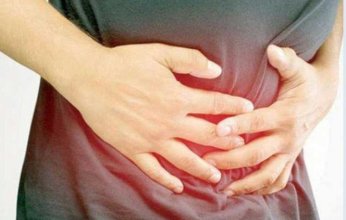 هل الصيام ممنوع لمرضى القولون التقرحي؟ طبيب مصري يجيب