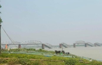 انهيار جسر حيوي وأضرار بمبان تاريخية وشاهقة جراء زلزال مدمر ضرب ميانمار