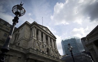 بنك إنجلترا يبقي أسعار الفائدة الرئيسية دون تغيير