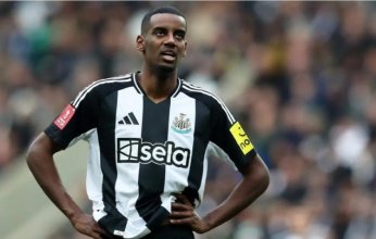 عصابة محترفة تقتحم منزل نجم نيوكاسل.. تفاصيل