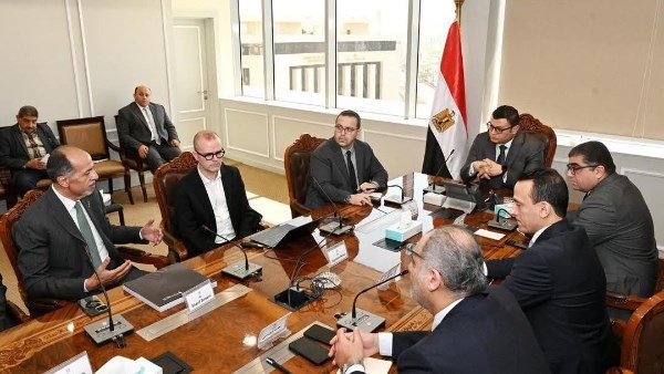 الرئيس التنفيذى لهيئة موانئ دبي العالمية يستعرض خطط التوسع بالسوق المصرى الرئيس التنفيذى لهيئة موانئ دبي العالمية يستعرض خطط التوسع بالسوق المصرى