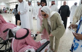 الكويت.. وزير (الشؤون) تشارك نزلاء مجمع دور الرعاية الاجتماعية فرحة عيد الفطر