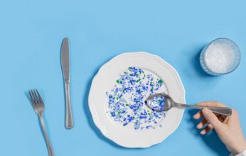 كيف تحمي نفسك من الجزيئات البلاستيكية الدقيقة؟ دراسة حديثة تجيب