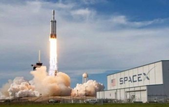 «سبيس إكس» تستعد لإطلاق أول رحلة فضائية مأهولة فوق قطبي الأرض