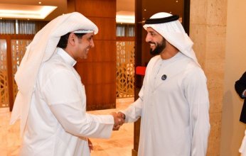 المطيري يستقبل وزير الشباب الإماراتي لدى وصوله البلاد في زيارة رسمية