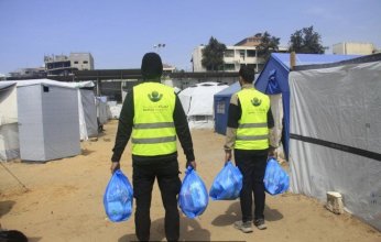 "نماء الخيرية" الكويتية تقدم 450 طردا صحيا لأسر متضررة بالمخيمات شمال قطاع غزة