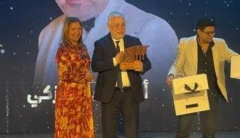 مهرجان الفضاءات المسرحية المتعددة يكرم أشرف زكي وسط احتفاء فني واسع
