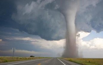 أعاصير وعواصف غير مسبوقة تضرب أمريكا مخلفة أضرار جسيمة.. ما التفاصيل؟