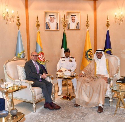 الكويت.. وزير الدفاع ووزير الداخلية بالإنابة يلتقي سفيري تركيا وفرنسا الكويت.. وزير الدفاع ووزير الداخلية بالإنابة يلتقي سفيري تركيا وفرنسا