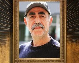 الفنان محمد عبد العظيم يلعب شخصية "صوت الشنب" في عرض "شنب شرقي منقرض"