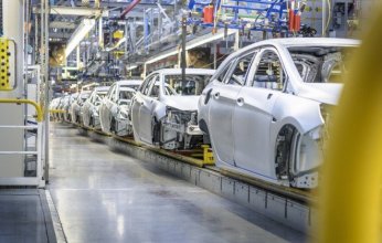 رسوم ترامب تهدد بتسريح 25 ألف عامل في صناعة السيارات البريطانية