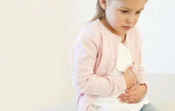 دراسة موسعة تكشف «العلاج الأكثر فعالية» لآلام البطن المزمنة لدى الأطفال