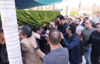 شاهد.. نجوم الفن يشيعون جنازة زوجة نضال الشافعي