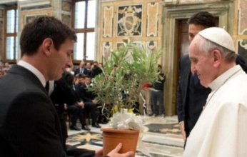 بتلك الكلمات.. ميسي يودع بابا الفاتيكان برسالة مؤثرة