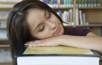 ما هي الآثار المدمرة لاضطرابات النوم على الصحة العامة؟ أخصائي نفسي يجيب