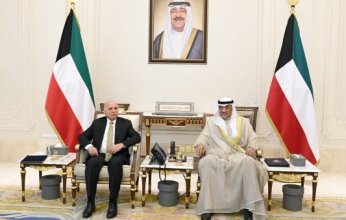 ولي العهد الكويتي يتسلم الدعوة الموجهة لأمير البلاد من الرئيس العراقي لحضور القمة العربية والقمة العربية التنموية في بغداد