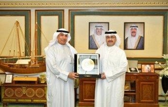 محافظ العاصمة يشيد بالدور الحيوي للخطوط الجوية الكويتية في دعم التنمية الاقتصادية في البلاد