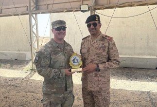 الكويت.. آمر سلاح الدفاع الجوي يقوم بزيارة إلى قوة الواجب الأمريكية