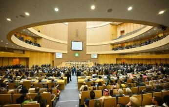 فيديو.. طرد السفير الإسرائيلي من مقر الاتحاد الإفريقي احتجاجا على العدوان على غزة