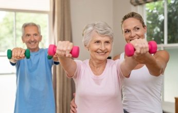 دراسة حديثة: رفع الأثقال قد يبطئ التدهور العقلي ويؤخر الخرف