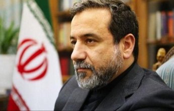 وزير خارجية إيران في موسكو برسالة من خامنئي.. استعدادًا لمحادثات «روما النووية» مع واشنطن