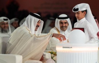 أمير قطر يدشن مشروعين استراتيجيين للطاقة الشمسية