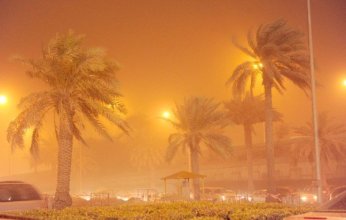 الأرصاد الجوية: العاصفة الغبارية تصل الحدود الكويتية من جهة الغرب