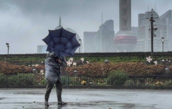 الصين تجدد الإنذار باللون البرتقالي مع اقتراب عواصف شديدة من الشمال والسواحل.. ماذا يحدث؟