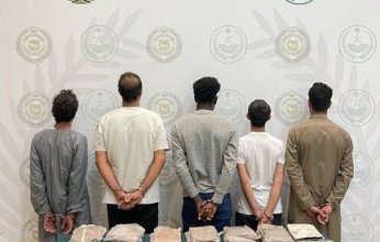 ضبط 5 أشخاص لترويجهم كمية من مادة الحشيش المخدر بمنطقة عسير