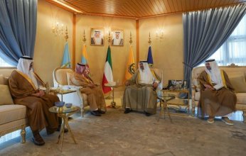 وزير الدفاع يبحث مع رئيس هيئة الطيران المدني السعودية التعاون الثنائي والعلاقات الأخوية