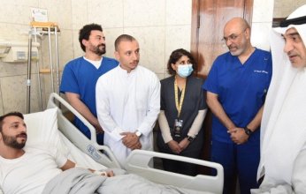 رئيس مجلس الوزراء بالإنابة يزور رجل الأمن المصاب في حادثة الدهس المتعمد خلال أداء الواجب