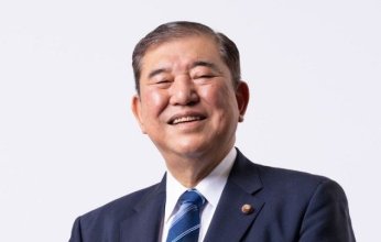 رئيس وزراء اليابان يعرب عن خيبة أمله إزاء قرار الرسوم الجمركية الأمريكية