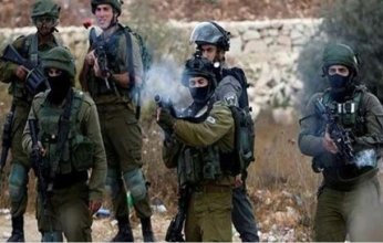قوات الاحتلال تقتحم الخليل وتطلق الغاز السام على مدخل مخيم "الفوار" جنوبا